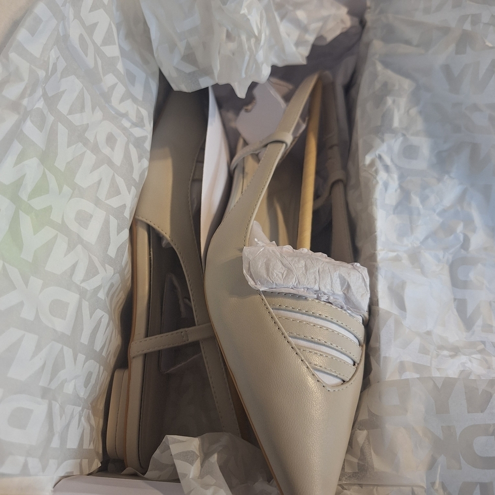 New DKNY Mikado Cream Pointed Toe Slingback Flats. Size 6 M - Picture 5 of 6